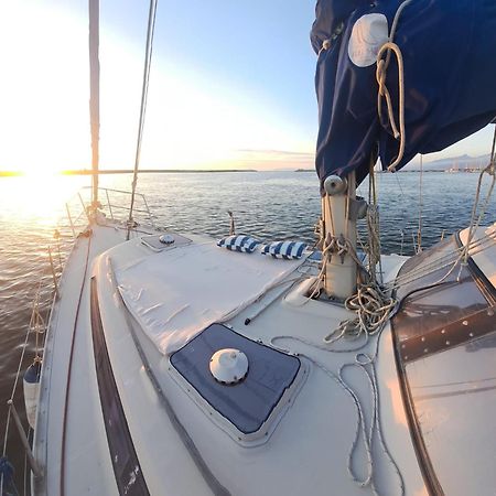 Bed & Boat Brezza Del Mare Hotel Виареджо Екстериор снимка