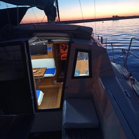 Bed & Boat Brezza Del Mare Hotel Виареджо Екстериор снимка