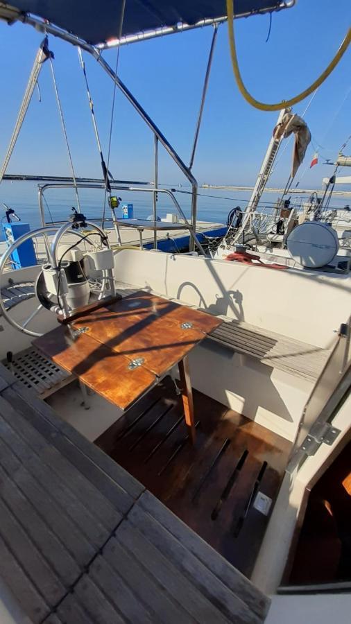 Bed & Boat Brezza Del Mare Hotel Виареджо Екстериор снимка