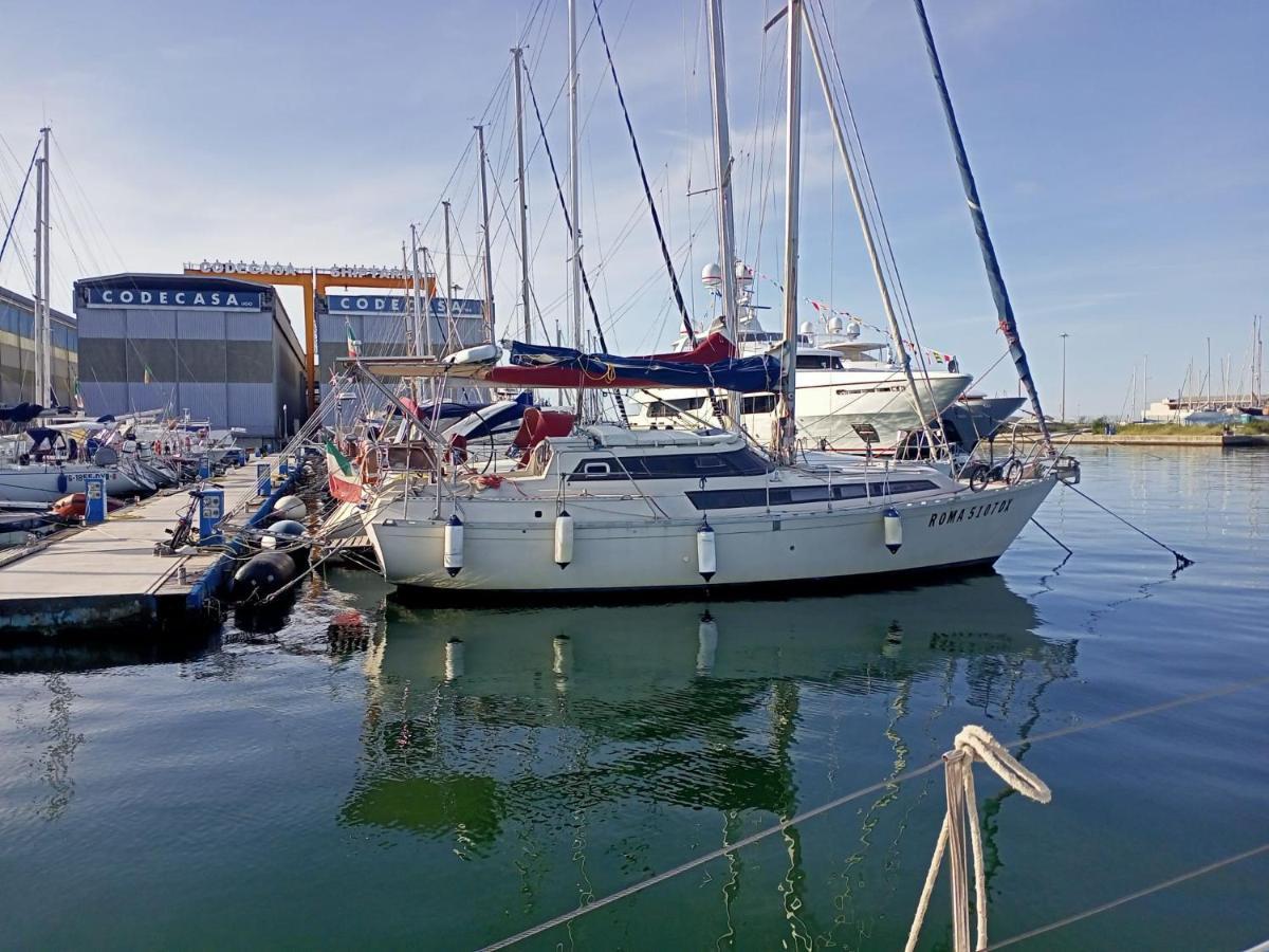 Bed & Boat Brezza Del Mare Hotel Виареджо Екстериор снимка