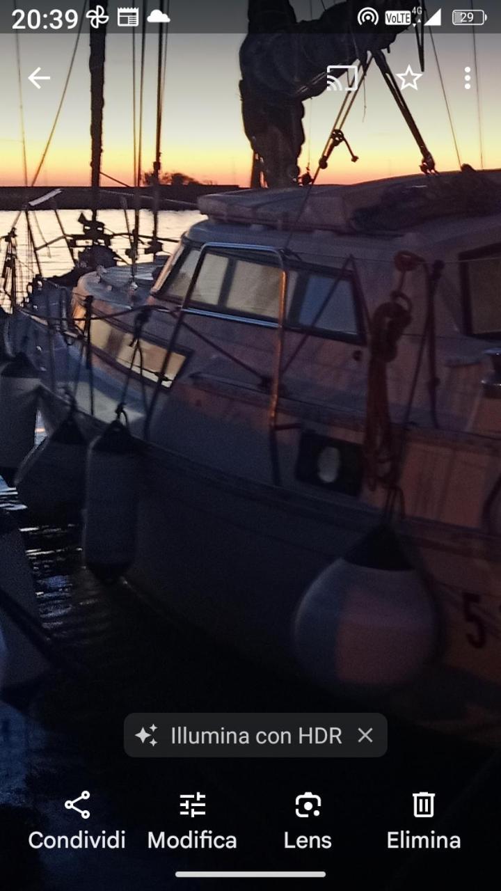 Bed & Boat Brezza Del Mare Hotel Виареджо Екстериор снимка